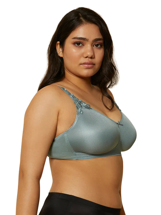 Triumph Minimizer Non-Padded Non Wired Bra – Perfect Support and Elegance