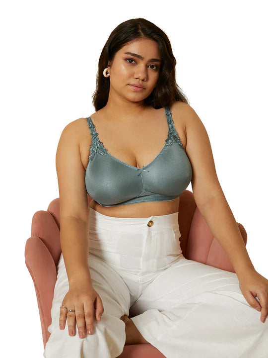 Triumph Minimizer Non-Padded Non Wired Bra – Perfect Support and Elegance